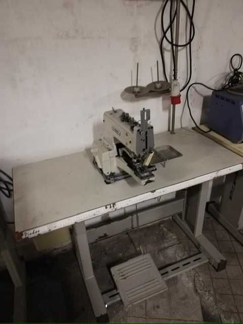 Máquina de pregar botões