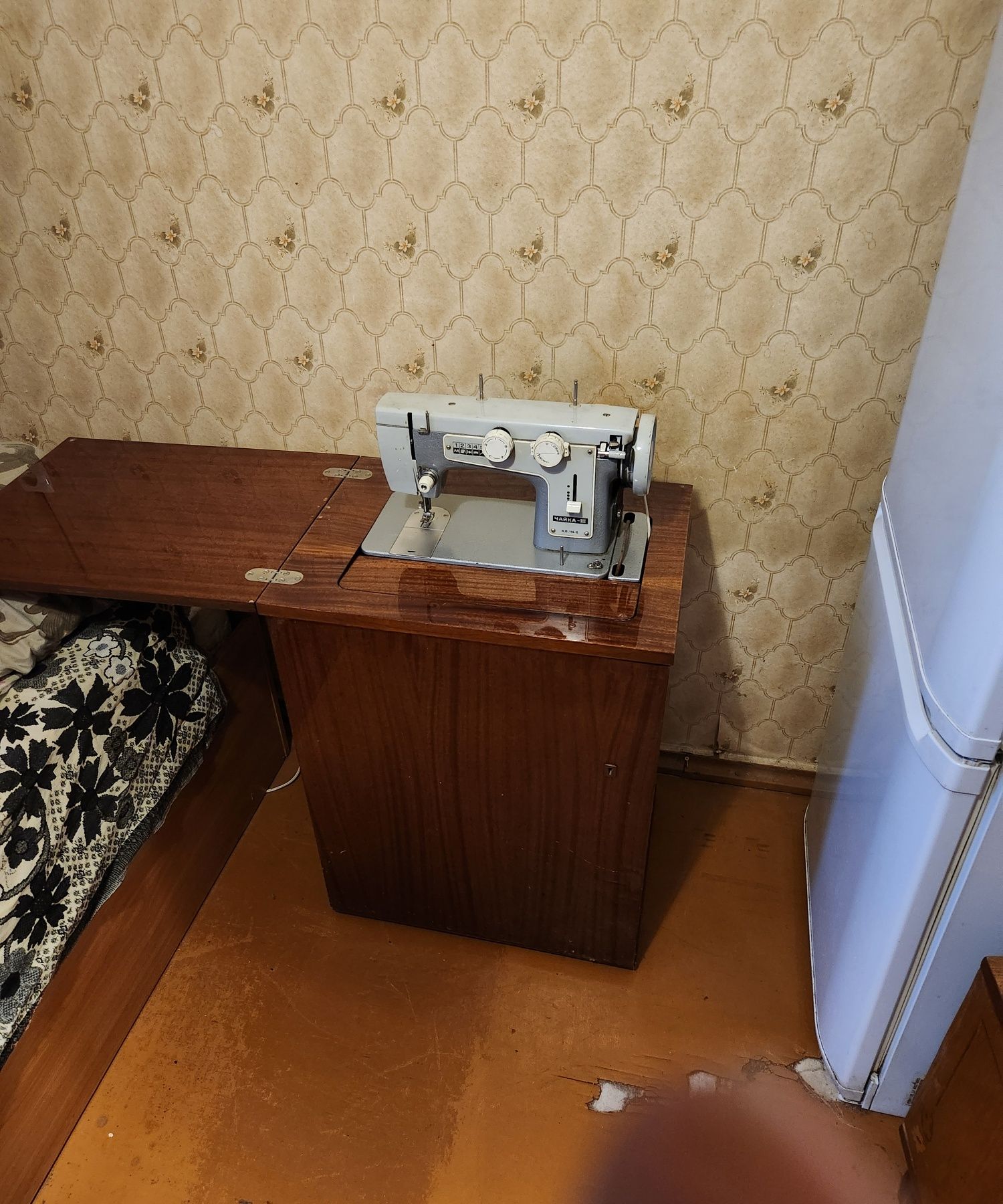 Продам швейную машину Чайка с электроприводом