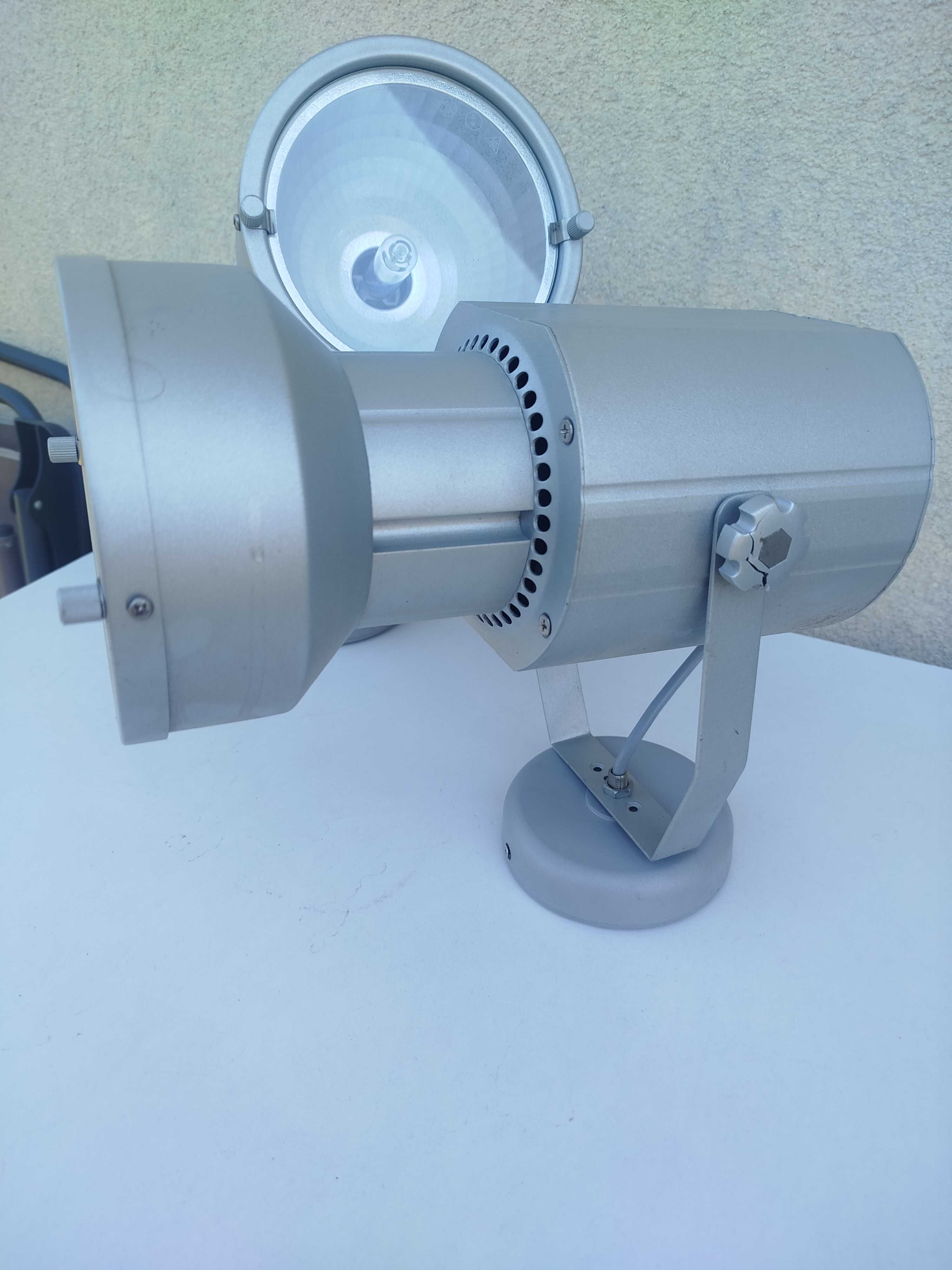 Sprzedam dwie duże lampy halogenowe
