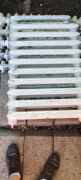 Grzejnik żeliwny 112 żeberek w sumie, można kupić mniejsza ilość,retro