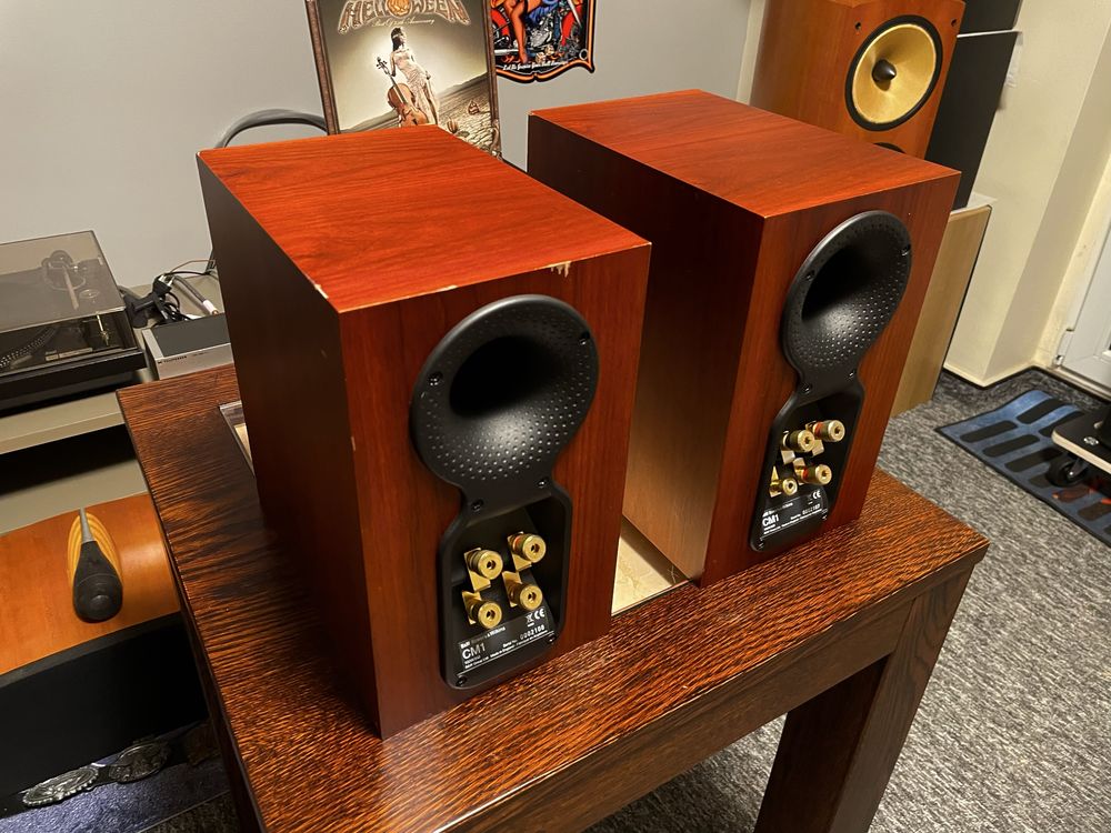 Kolumny podstawkowe Monitory  Bowers Wilkins CM1