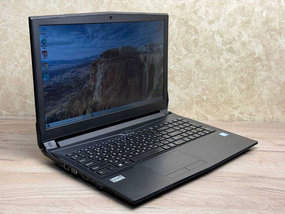 Ноутбук Clevo N850HZ 15.6FHD IPS/i5-7300HQ/АКБ 3 часа/8 DDR4/SSD 256