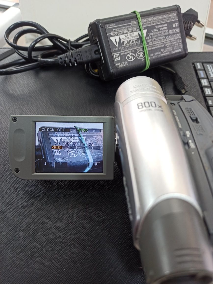 Видеокамера Sony DCR-HC27E