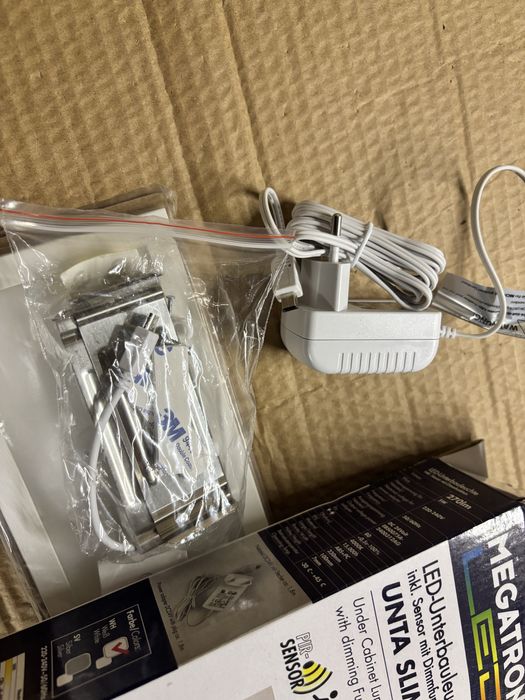 Lampka podszafkowa slim z czujnikiem 20 sztuk