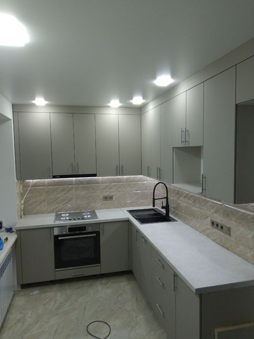 Кухня, шафа, ліжко, тощо