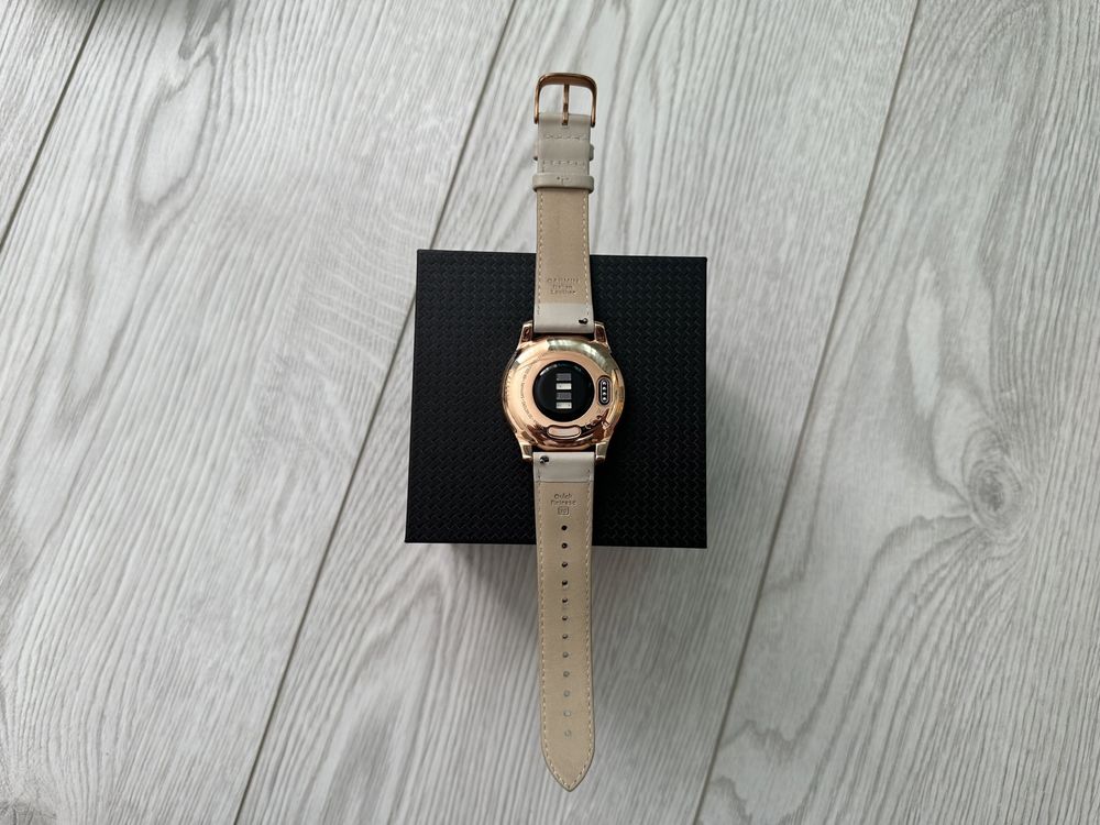 Garmin Vivomove Luxe 18K rose gold