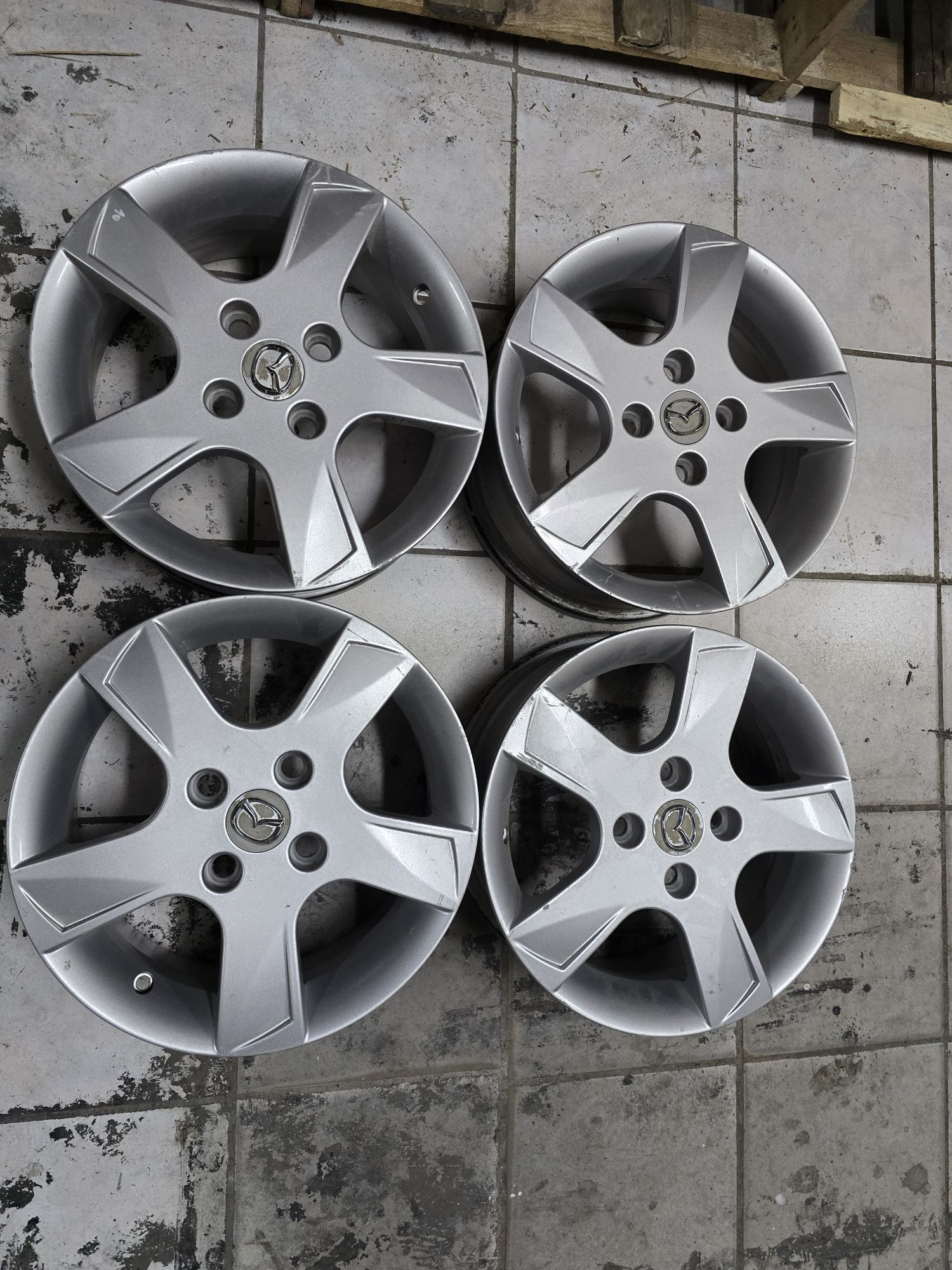 Alufelgi felgi aluminiowe mazda ii 6j x 15" 4x108 et 52,5 ford volvo