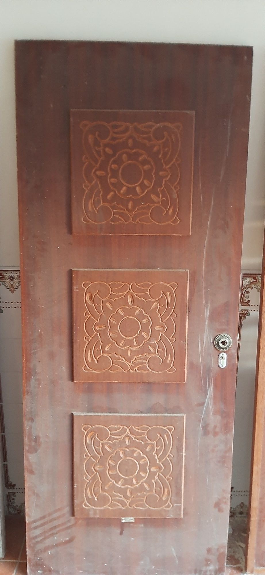 Porta exterior maciça antiga importada