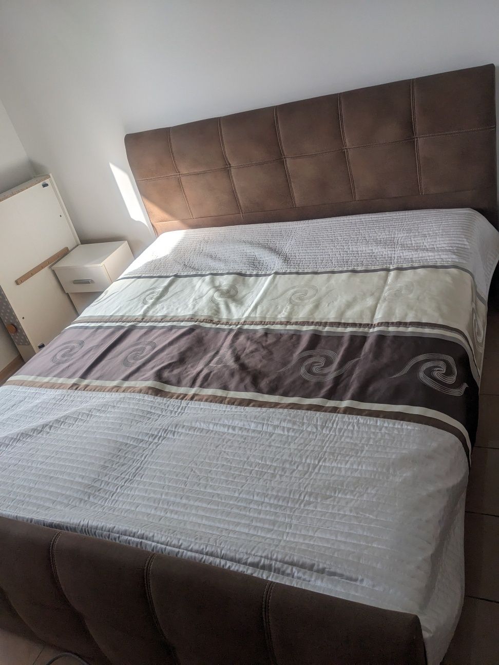 Narzuta na łóżko satynowa 220x245cm kapa pikowana poszewki na poduszki