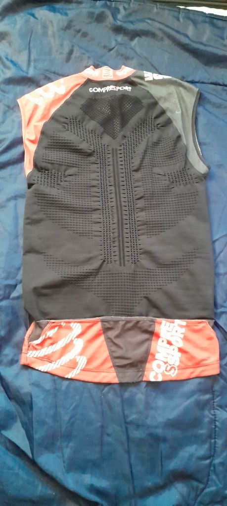 Koszulka biegowa Compressport.