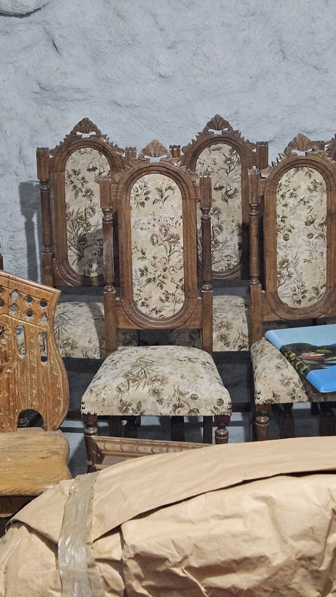Mesa Vintage em Madeira Maciça com 8 Cadeiras