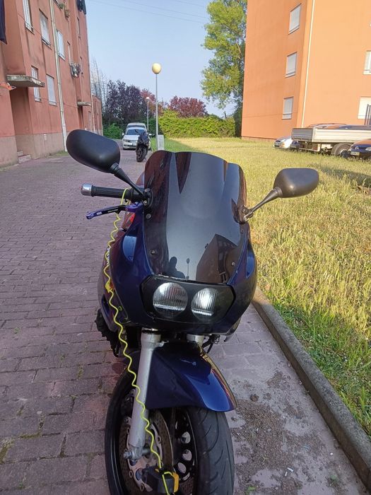 Suzuki 750f muito boa e econômica
