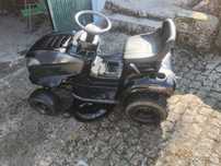 Trator corta relva