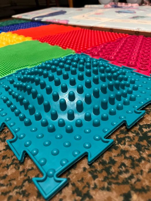 ЗНИЖКА ДО СВЯТ|Масажний ортопедичний килимок (10 пазлів)