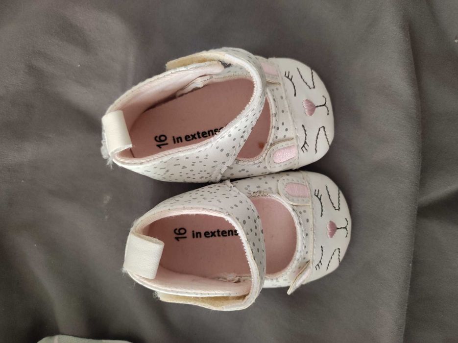 Buty niechodki dla dziewczynki rozmiar 16. Nowe, idealne do chrztu