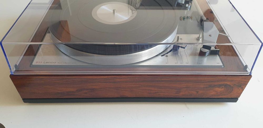 Gira Discos Lenco B55