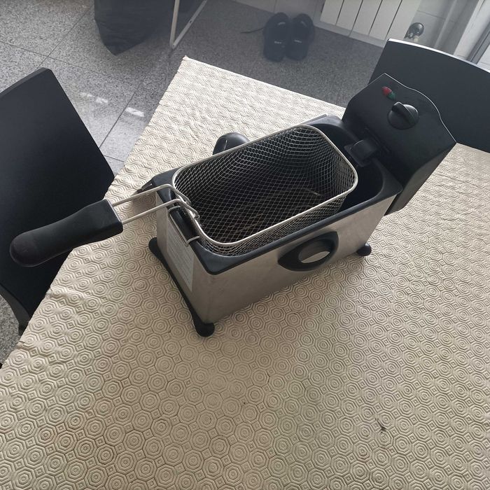 Fritadeira Elétrica a óleo com cesta