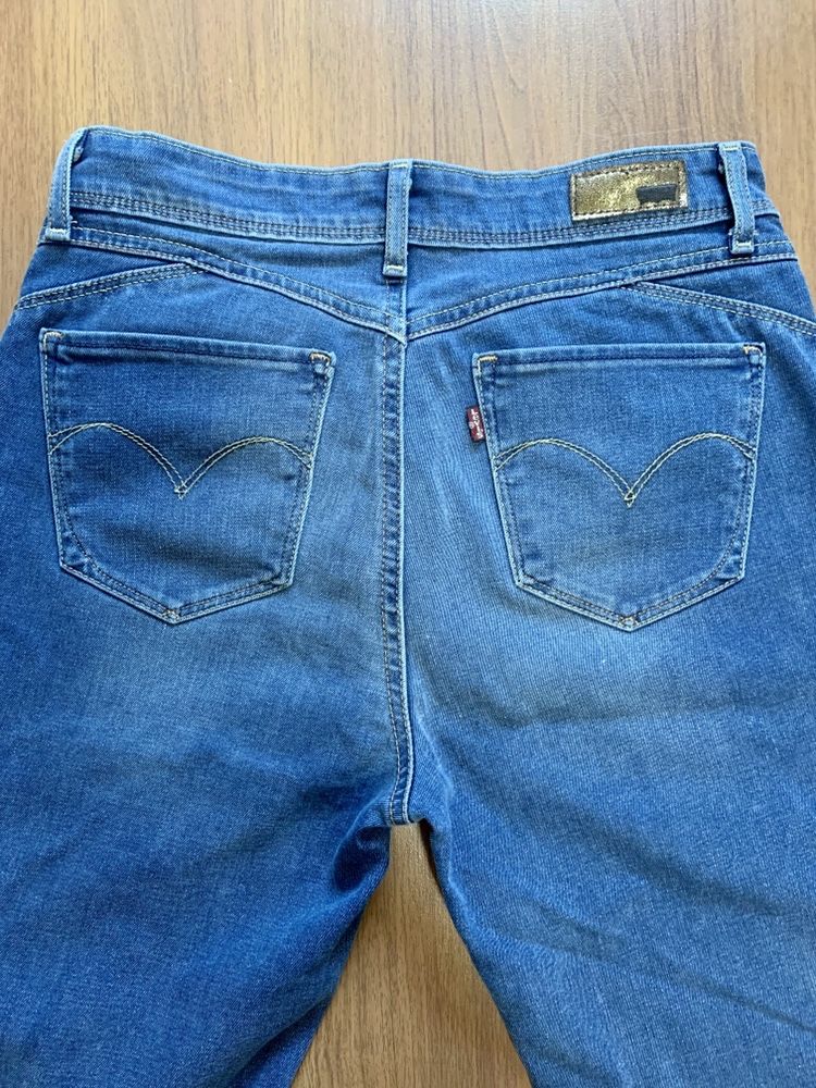 Джинсы Levis