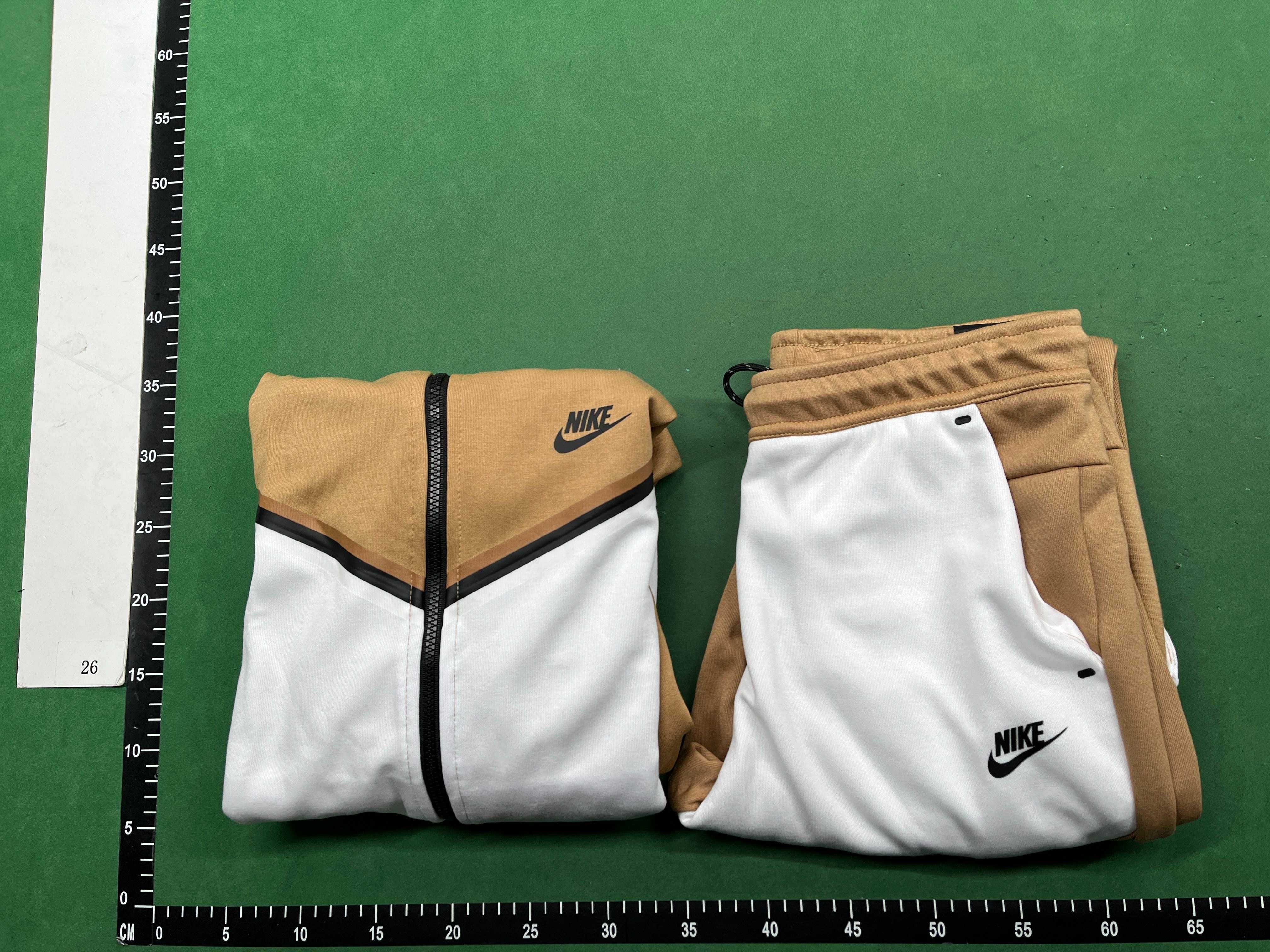 Set Nike Tech Fleece Light Brown and White