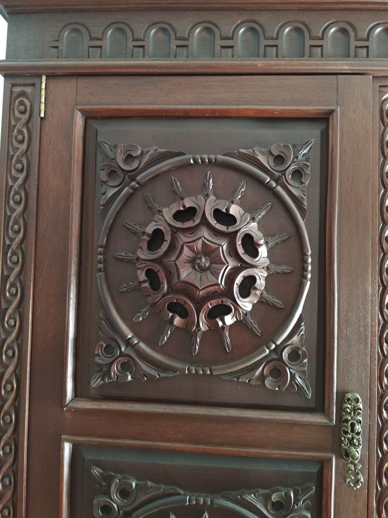Móvel de sala em Mogno