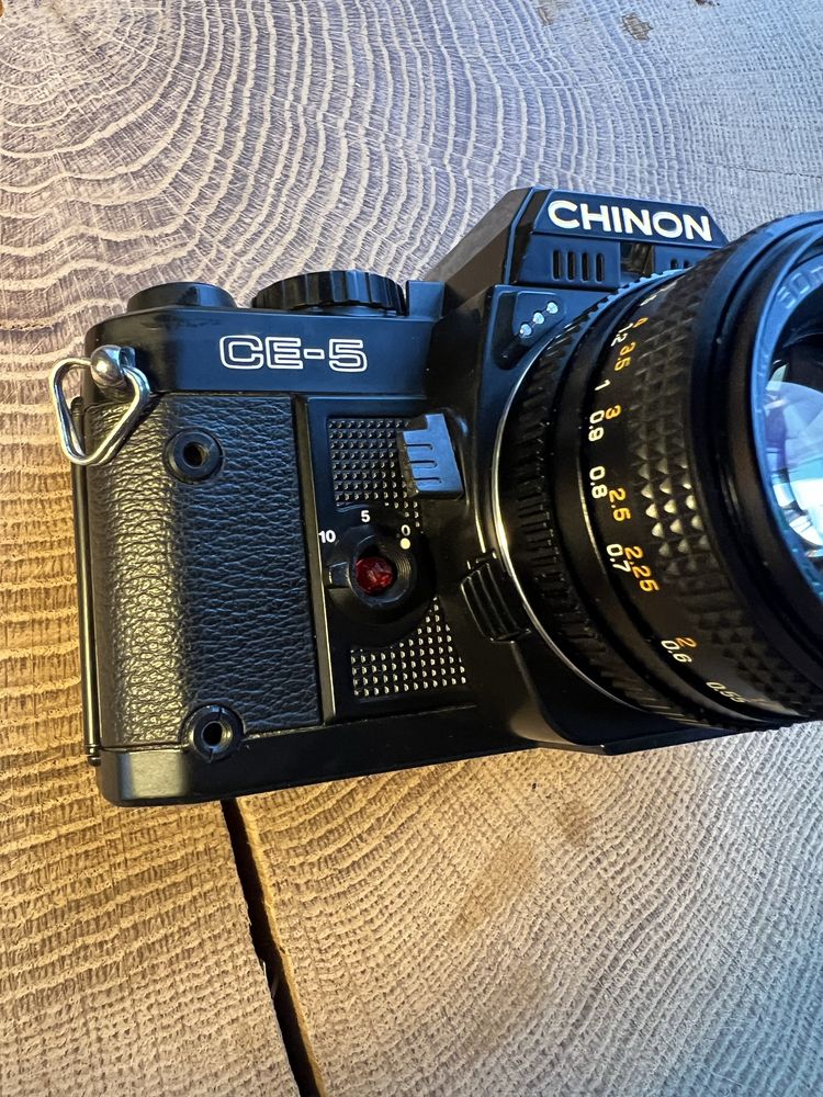 Chinon CE-5 + Chinon 1:1.7 50mm multi-coated (Pentax K байонет)