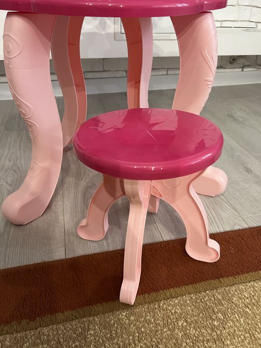 Косметичний дитячий столик