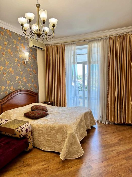 Продам 2 к.квартиру на Жуковского в сталинке. Ремонт. АГВ