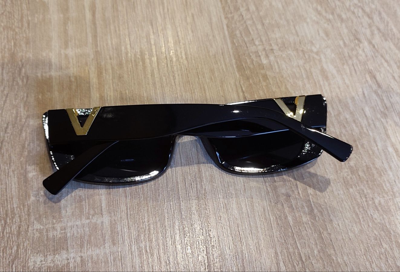 Okulary przeciwsłoneczne damskie z V