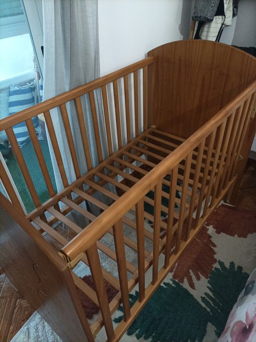 Berço para bebé com colchão