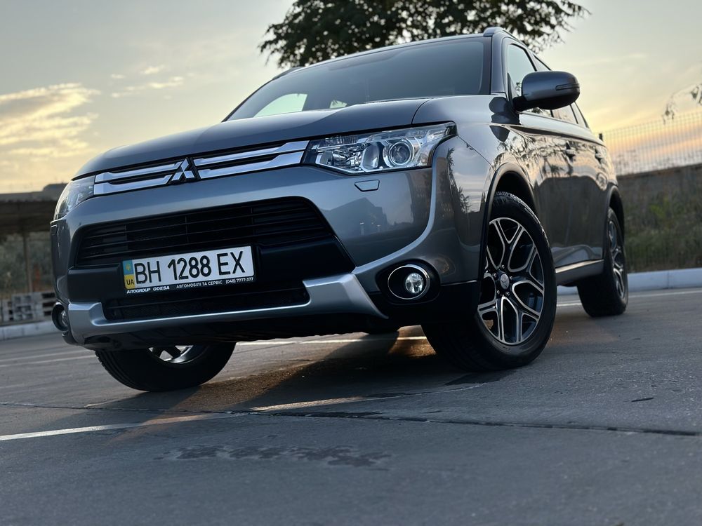 Продам MITSUBISHI Outlander 2.4 Ultimate 2014