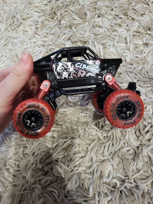 Машинка, на пружинах колеса