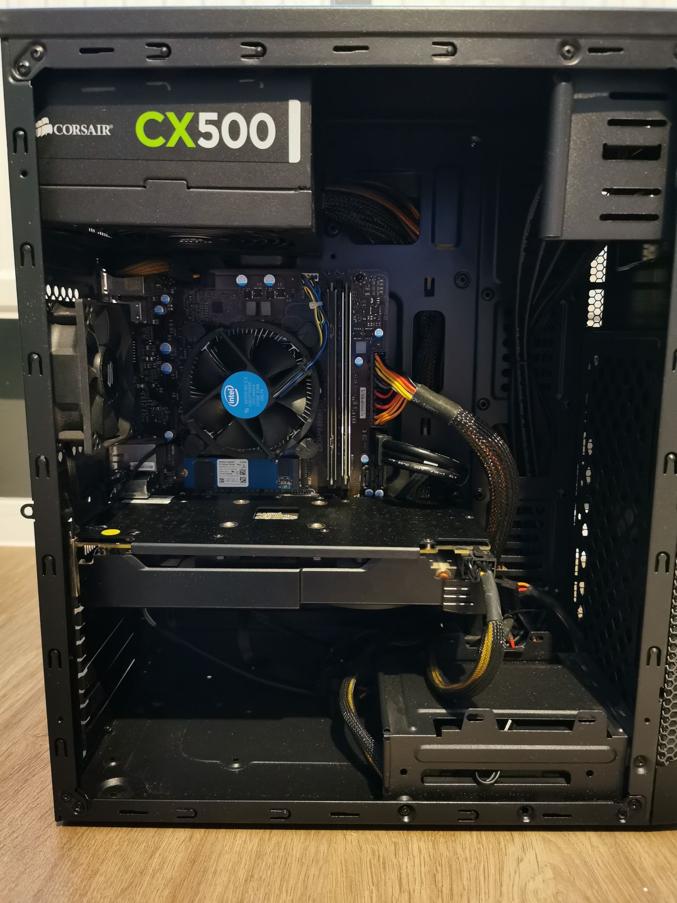 Komputer stacjonarny i5 RX 470 4 GB 16 GB RAM ssd