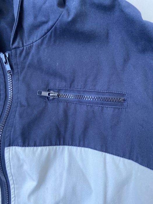 Blusão com corro e fecho da Brandy Melville