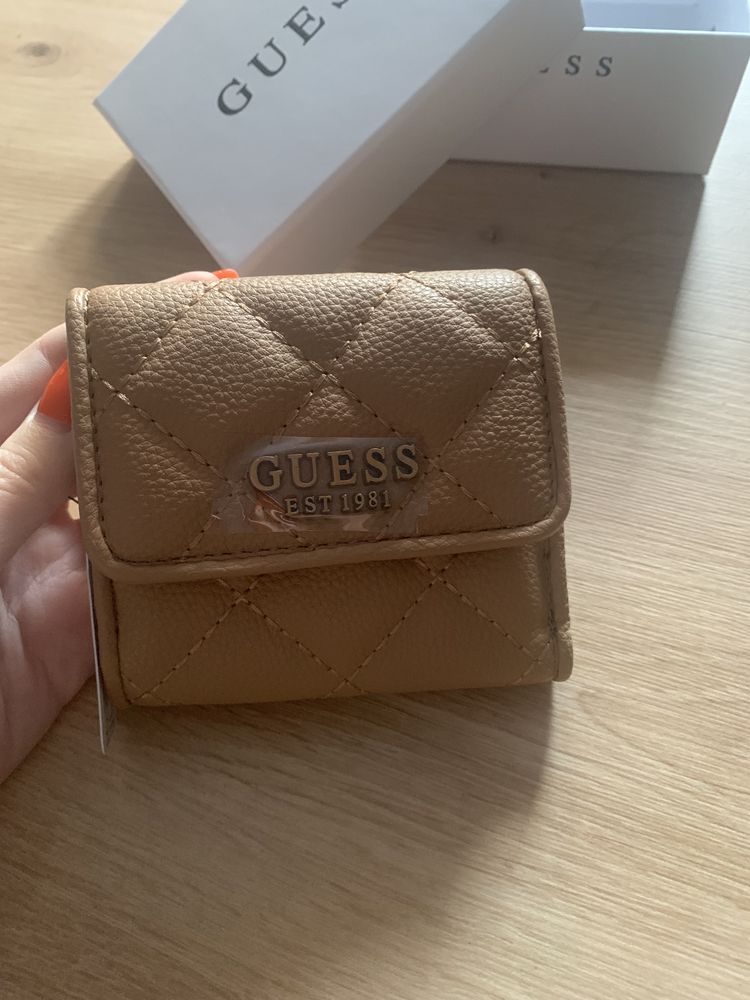 Nowy portfel Guess