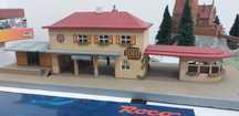 Estação de comboios vintage H0 em metal com lâmpadas no interior 1:87