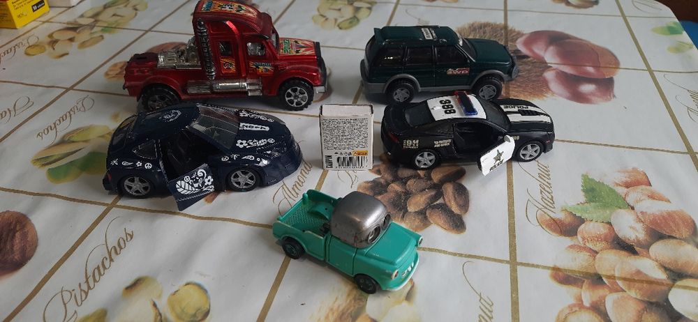 Машинки модельки  (дитина збирає гроші на мрію)