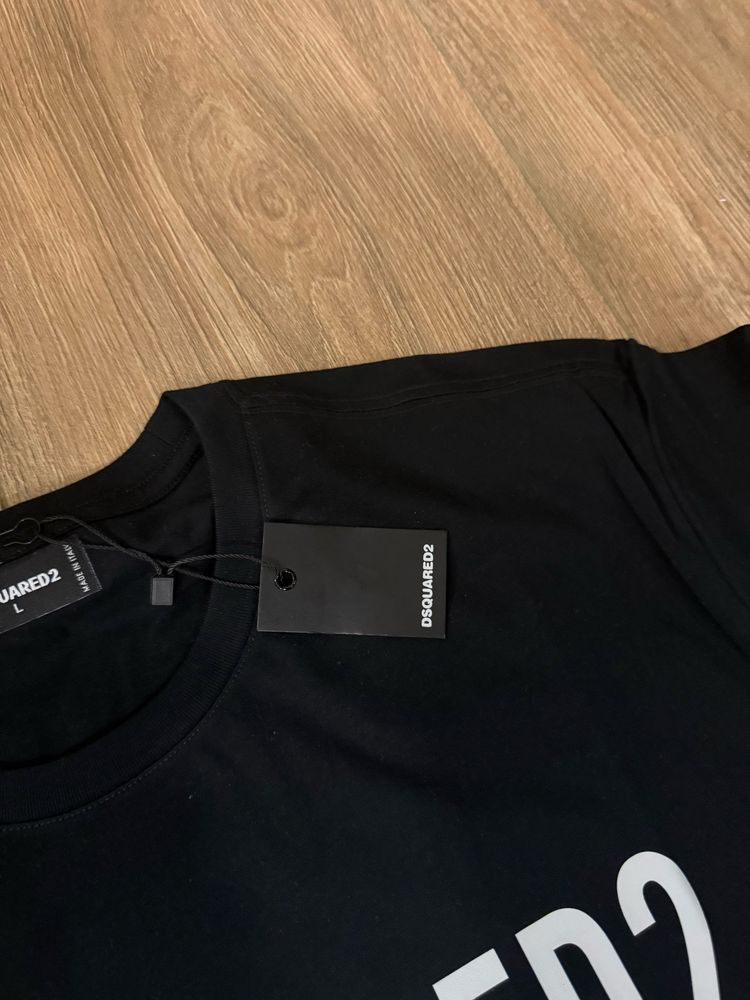 tshirt dsquared2 preta