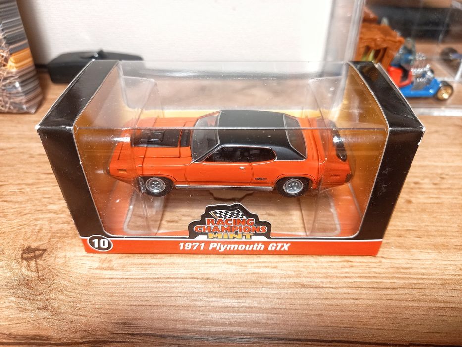 Racing Champions Mint 1:64