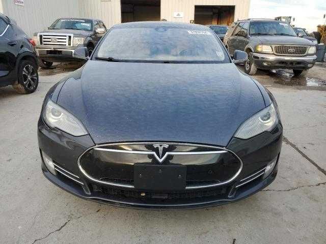 Tesla Model S 2014 Економія