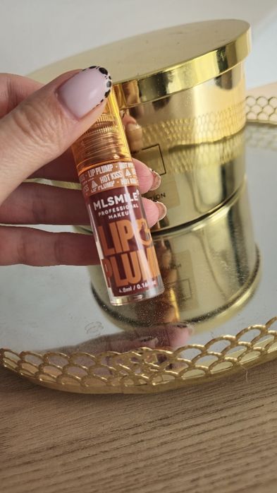 Błyszczyk powiększający usta