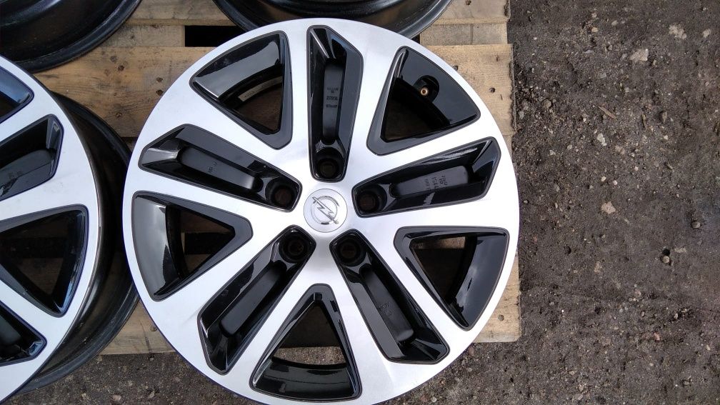 Felgi strukturalne 17 Opel Insignia B 5x115 IS44 Czujniki TPMS