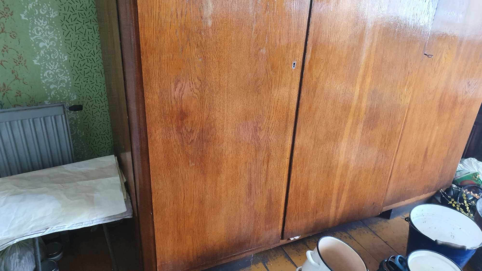 Szafa z lat PRL solidna