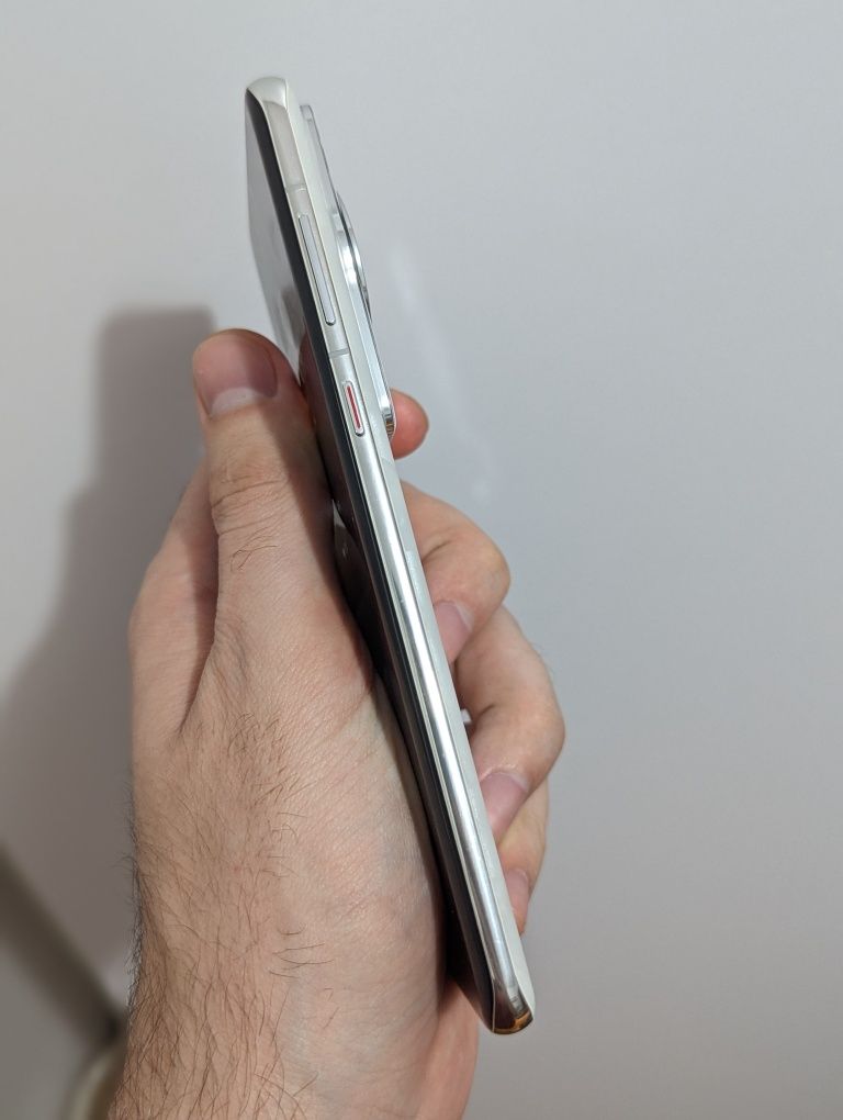 Huawei p60 pro 8/256 (царапины на экране)