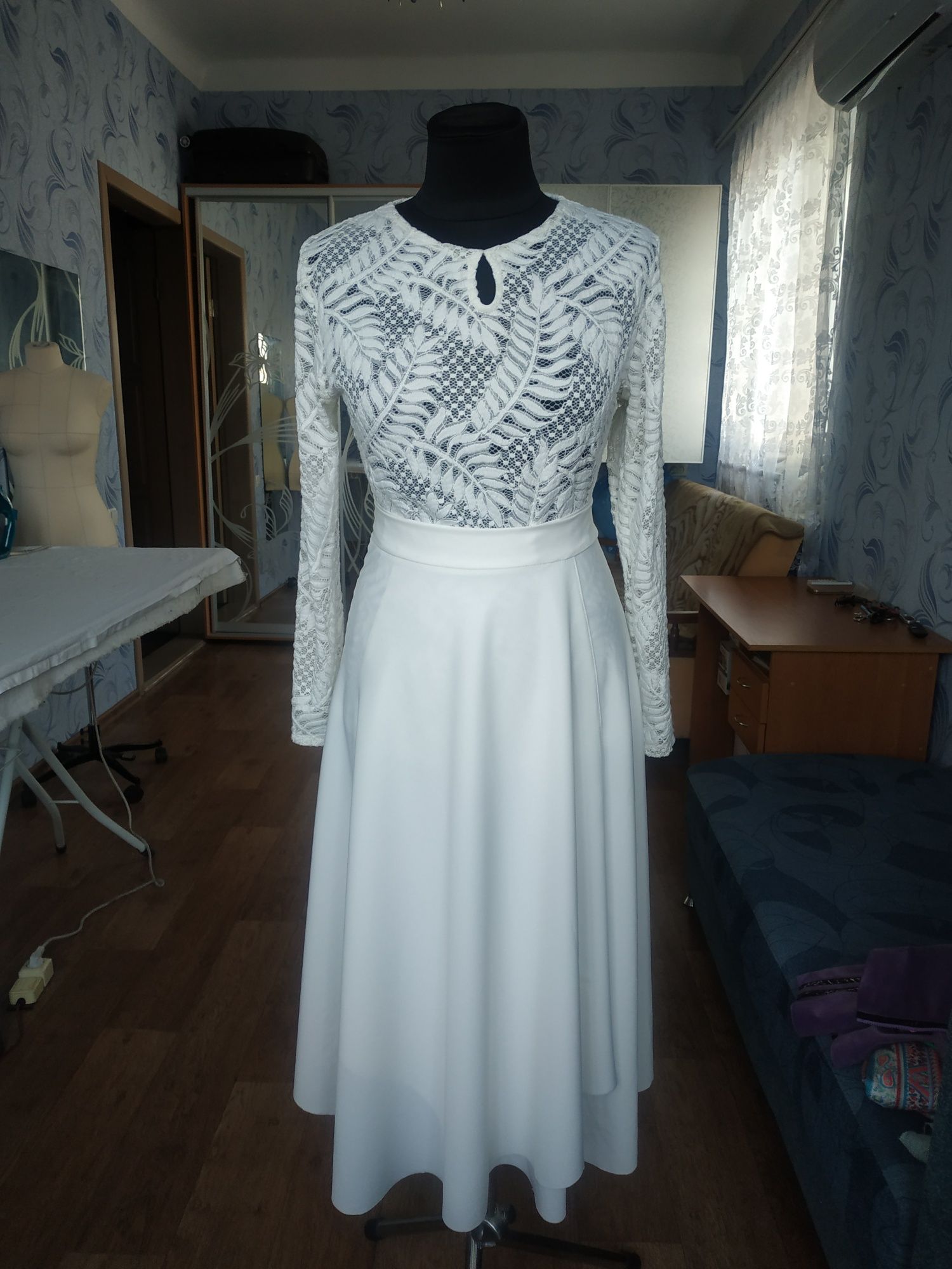 Новые белые платья