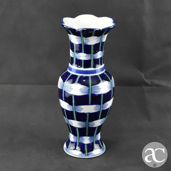 Jarra em porcelana da China, Pintada à mão