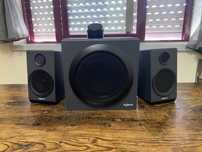 Colunas Logitech Z333 2.1 | Subwoofer potente