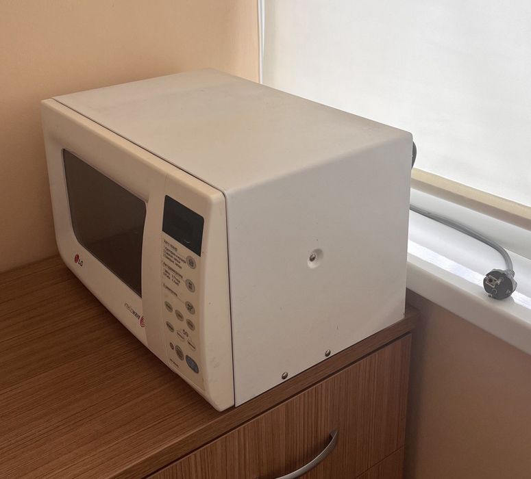 ПРОДАМ микроволновку LG - 2042G