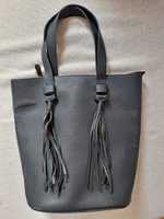 Czarna torebka duża elegancka z frędzlami frędzle torba klasyczna A4