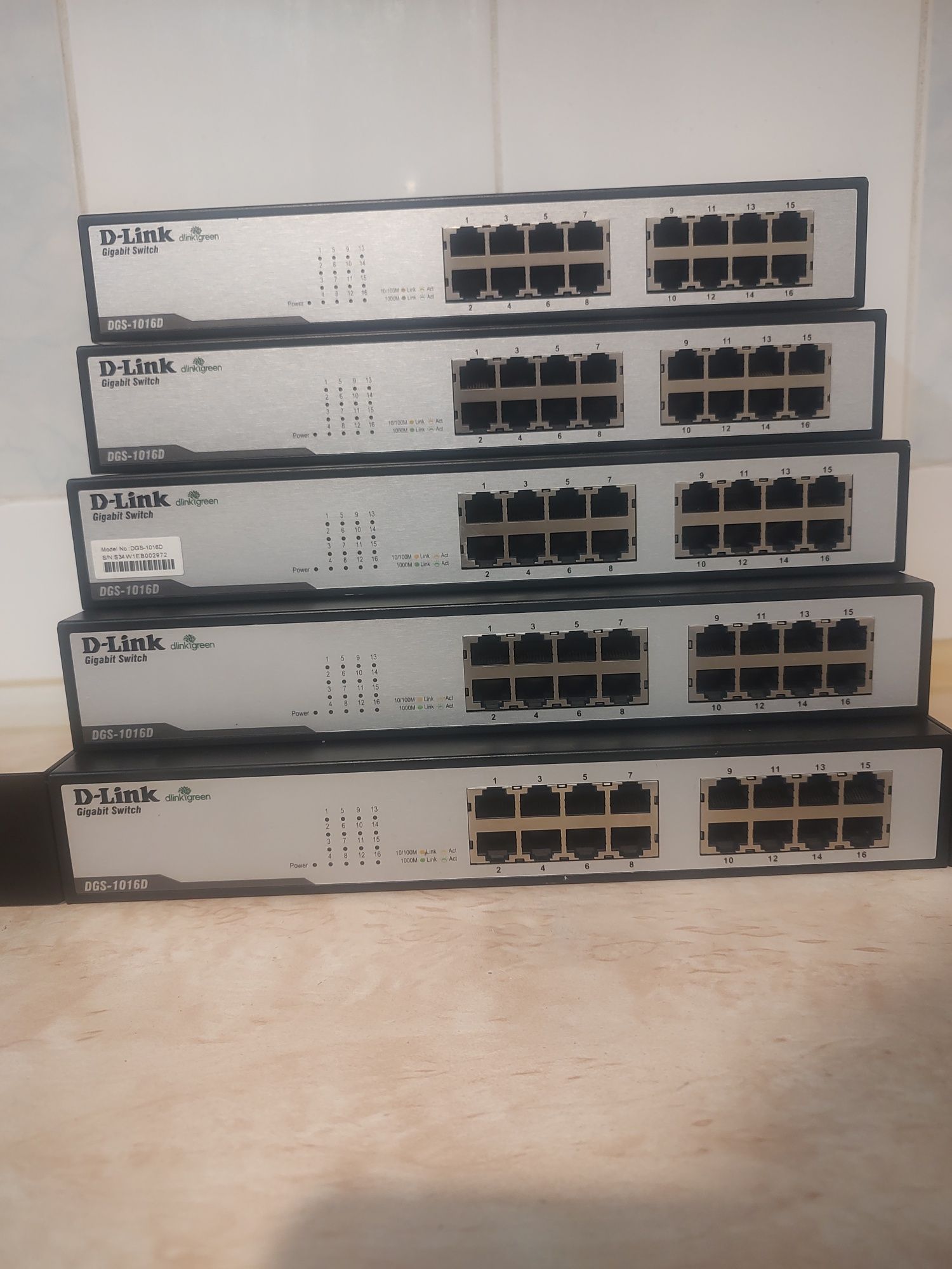 Комутатор D-Link DGS-1016D