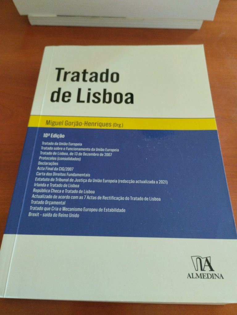 Códigos e processos de direito